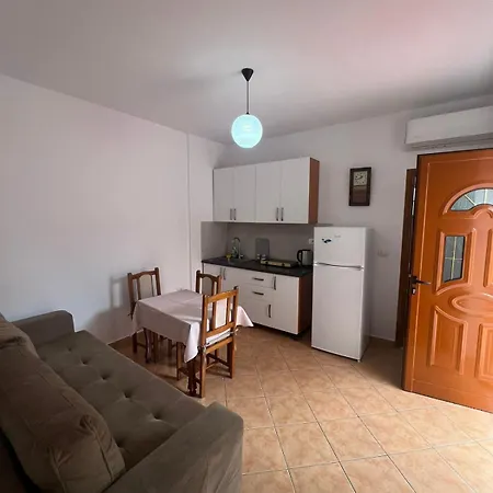 Apartment Dangolli House Vlorë